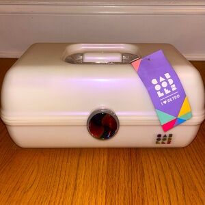 NWT white candy caboodle!!